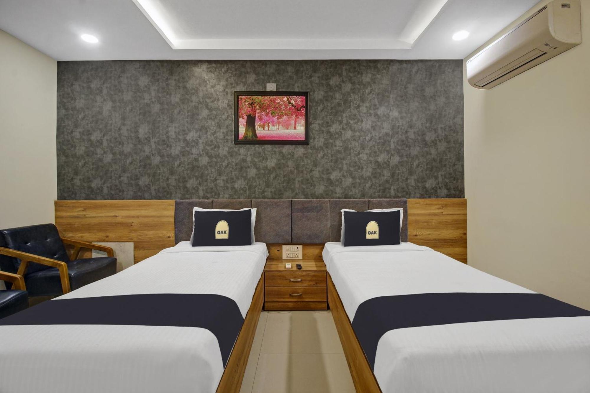 Collection O Hotel Swagath Pride Mancherāl Exterior foto